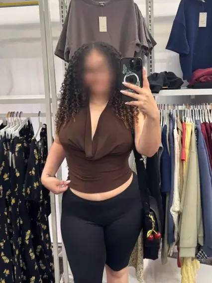 Amina, 30