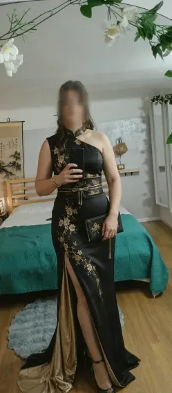 Amira, 18
