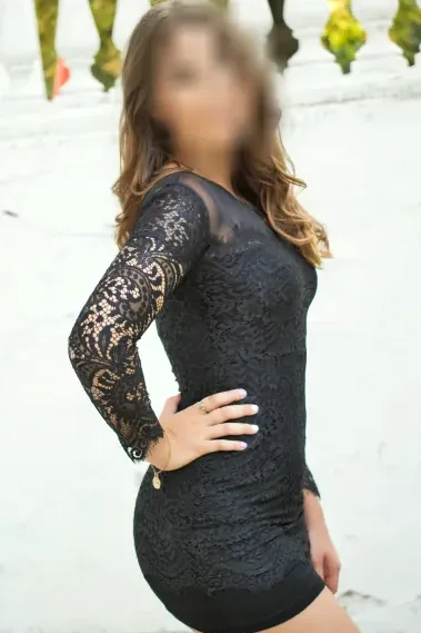 Andrea, 28