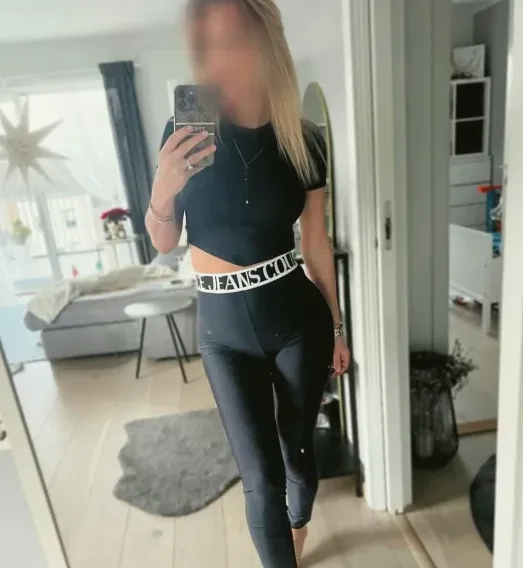 Astrid, 32
