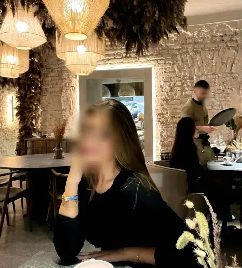 Christina, 25