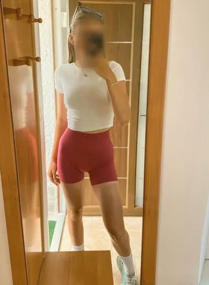 Clara, 27