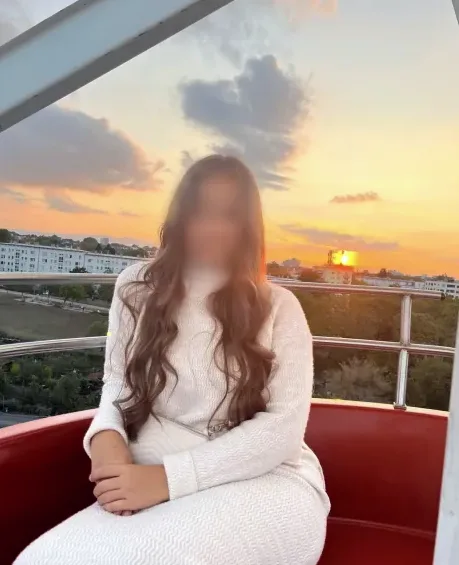 Emina, 19