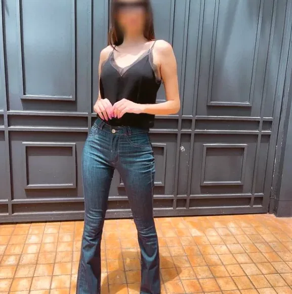 Helena, 37
