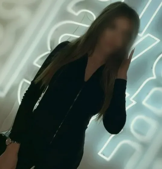 Ivana, 32