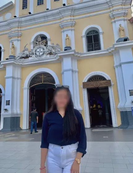 Olivia, 24
